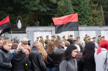 У День захисників і захисниць у Львові на Марсовому полі вшанували загиблих воїнів – 06