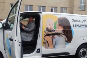 Львівщина отримала автомобіль для транспортування вакцин – 02