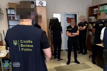 Інспектора Львівської митниці затримали “на гарячому” під час одержання хабаря  – 01