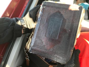 На кордоні з Польщею у водійки виявили псалтир початку XIX століття – 02