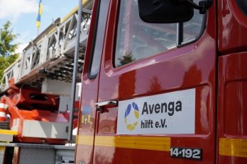 Львівські рятувальники отримали пожежну автодрабину з Німеччини – 02