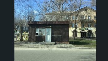 Біля аптек і посеред вулиць: де в Україні нелегально продають сигарети – 16