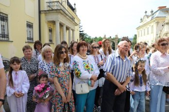У Львові на площі перед собором відкрили постійну експозицію мальованих янголів