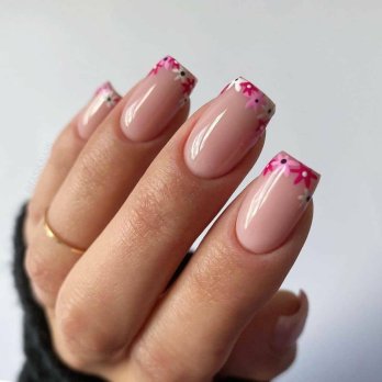 Естетика "old money" на нігтях: головні тренди весняного манікюру – 02