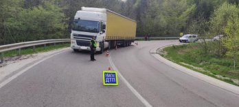 У Дрогобицькому районі вантажівка зіткнулась з легковиком – 03