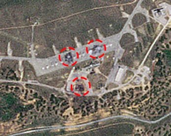 На супутникових знімках помітні масштабні руйнування на російській авіабазі в Криму – 02