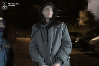 Фото затриманого та знадених наркотиків