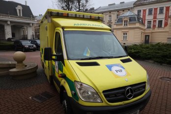 Іноземні волонтери привезли на Львівщину ще 26 автомобілів на потреби військових – 01