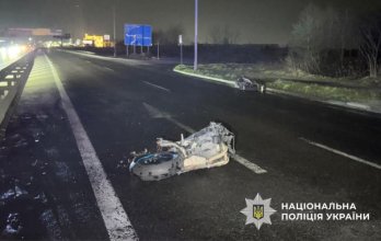Біля Львова два мотоцикли врізалися у Volvo і загорілися, водіїв госпіталізували – 02