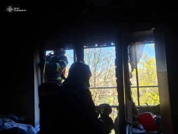 У Львові через дитячі пустощі із запальничкою згорів балкон у п’ятиповерхівці – 03