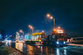 Ще два “двоповерхові” трамваї зі Швейцарії прибули до Львова – 03