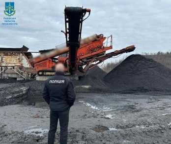 Розкрадали корисні копалини із шахти на Львівщині: чотирьом зловмисникам повідомили про підозру – 01