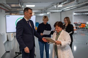 У Львові керівник ОВА і міністр охорони здоровʼя нагородили медпрацівників – 01
