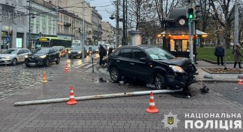 У центрі Львова 57-річний водій Renault помер за кермом