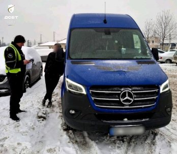 У Львові інспектори виявили нелегального перевізника на Tesla – 02