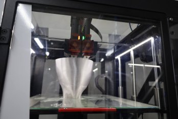 У Львові відкрили один з найбільших в Україні центрів 3D‑протезування – 12