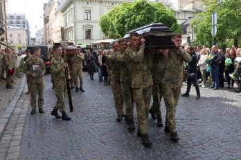 У Львові прощались із полеглими на війні захисниками – 01