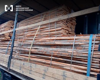 Детективи БЕБ викрили масштабну схему незаконного експорту лісу з Львівщини – 03