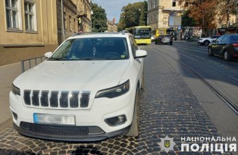 У Стрию водій Opel збив на пішохідному переході 8-річну дівчинку – 01