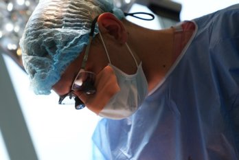 У Львові жінці з рідкісною групою крові пересадили печінку загиблого 16-річного юнака