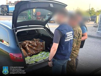 На Львівщині затримали підполковника за організацію незаконного виїзду за кордон за 15 тис. євро – 01