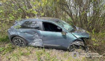Біля Львова після зіткнення Hyundai та BMW авто злетіло з дороги – 02