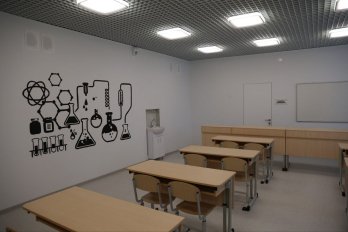 На Львівщині відкрили модернізований ліцей з протирадіаційним укриттям – 06