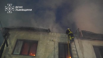 Рятувальники загасили пожежі у Мурованому після ранкової атаки РФ – 03