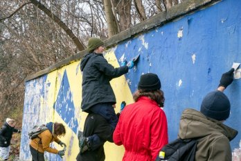 Біля Парку культури у Львові відновлюють мурал “Азовсталь” – 04
