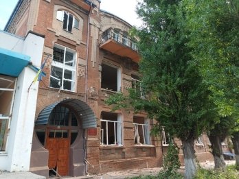 Росіяни обстріляли школу та житлові будинки Слов'янська: є загиблі та поранені – 01