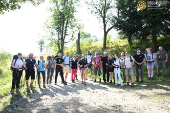 Ветерани та військові підкорили найвищу гору Львівщини – 01