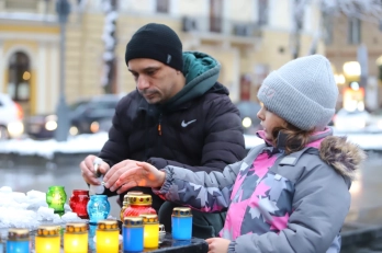 «Запали свічку пам’яті»: львів’яни доєднались до загальнонаціонального дня скорботи – 11