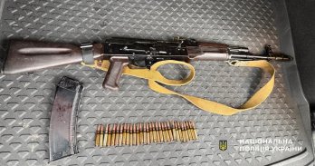 Трьох мешканців Львівщини викрили на торгівлі автоматами Калашникова – 01