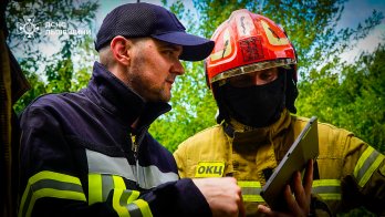 У ДСНС показали рятувальників, які 12 годин ліквідовували наслідки атаки на Львівщину – 25