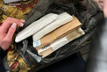 Посадовця «Укрзалізниці» викрили на поборах із працівників туалетів і парковки львівського вокзалу – 04