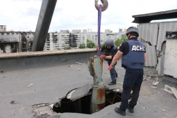 З даху харківської багатоповерхівки зняли 300-кілограмову авіабомбу – 01