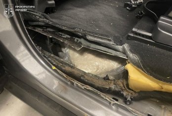 У пункті пропуску на Львівщині киянка намагалася перевезти наркотики на 42 млн грн – 04