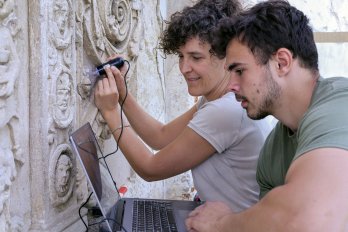 В Олеському замку відреставрували старовинний герб над головною брамою – 04