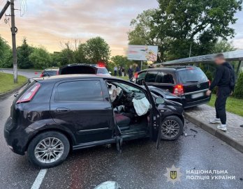 На Львівщині зіткнулися Fiat, Opel та Audi: трьох людей госпіталізували – 02