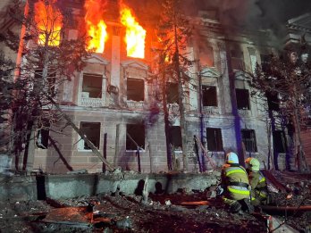 Вночі росіяни обстріляли житловий будинок в Миколаєві, понад два десятки поранених – 02