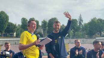 П’ять тисяч голосів, «Червона рута» і тату про солдата: збірна повернулась до Львова – 14