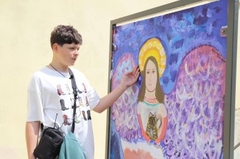 У Львові на площі перед собором відкрили постійну експозицію мальованих янголів