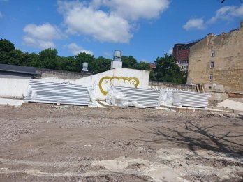 На території колишнього ринку «Добробут» у Львові почали зводити нові кіоски – 01