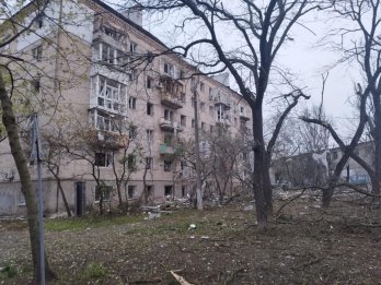 Вночі росіяни обстріляли житловий будинок в Миколаєві, понад два десятки поранених – 01