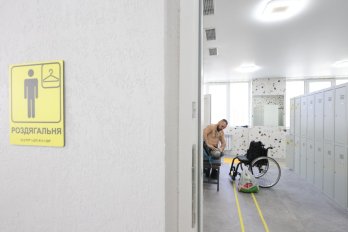 У Львові відкрили басейн зі спеціальним ліфтом для людей на кріслах колісних – 03