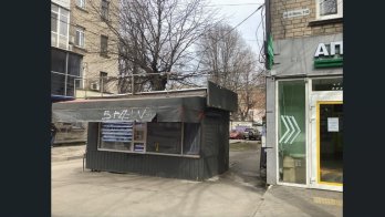 Біля аптек і посеред вулиць: де в Україні нелегально продають сигарети – 12