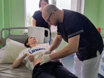 Львівські лікарі завдяки роботу врятували підшлункову 17-річної дівчини з Рівненщини – 01