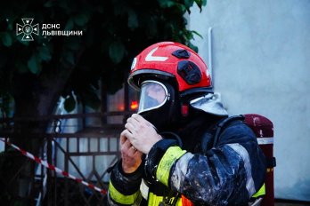 Рятувальники загасили пожежі у Мурованому після ранкової атаки РФ – 05