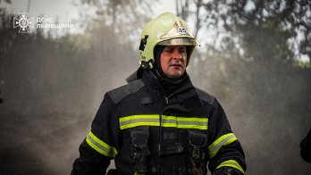 У ДСНС показали рятувальників, які 12 годин ліквідовували наслідки атаки на Львівщину – 22