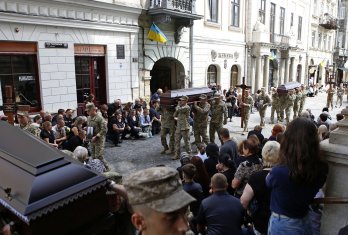 У Львові попрощалися з 12 загиблими в полоні захисниками – 03
